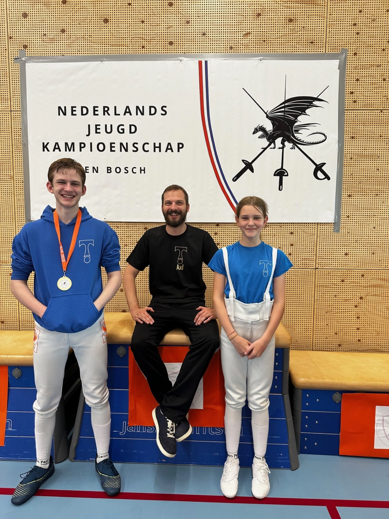 Schiedamse broer en zus winnen goud bij NK Jeugd Schermen