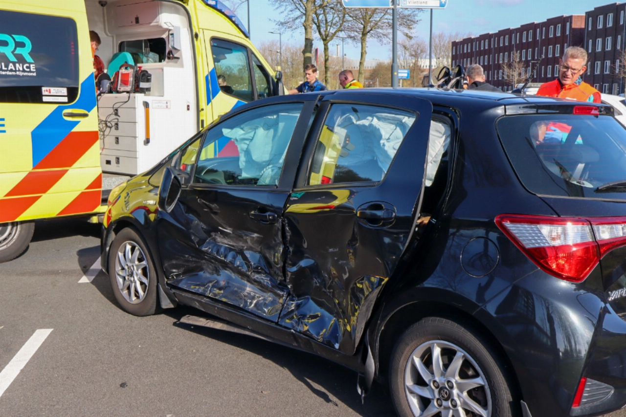 Vijf gewonden bij aanrijding onder aan afrit A4
