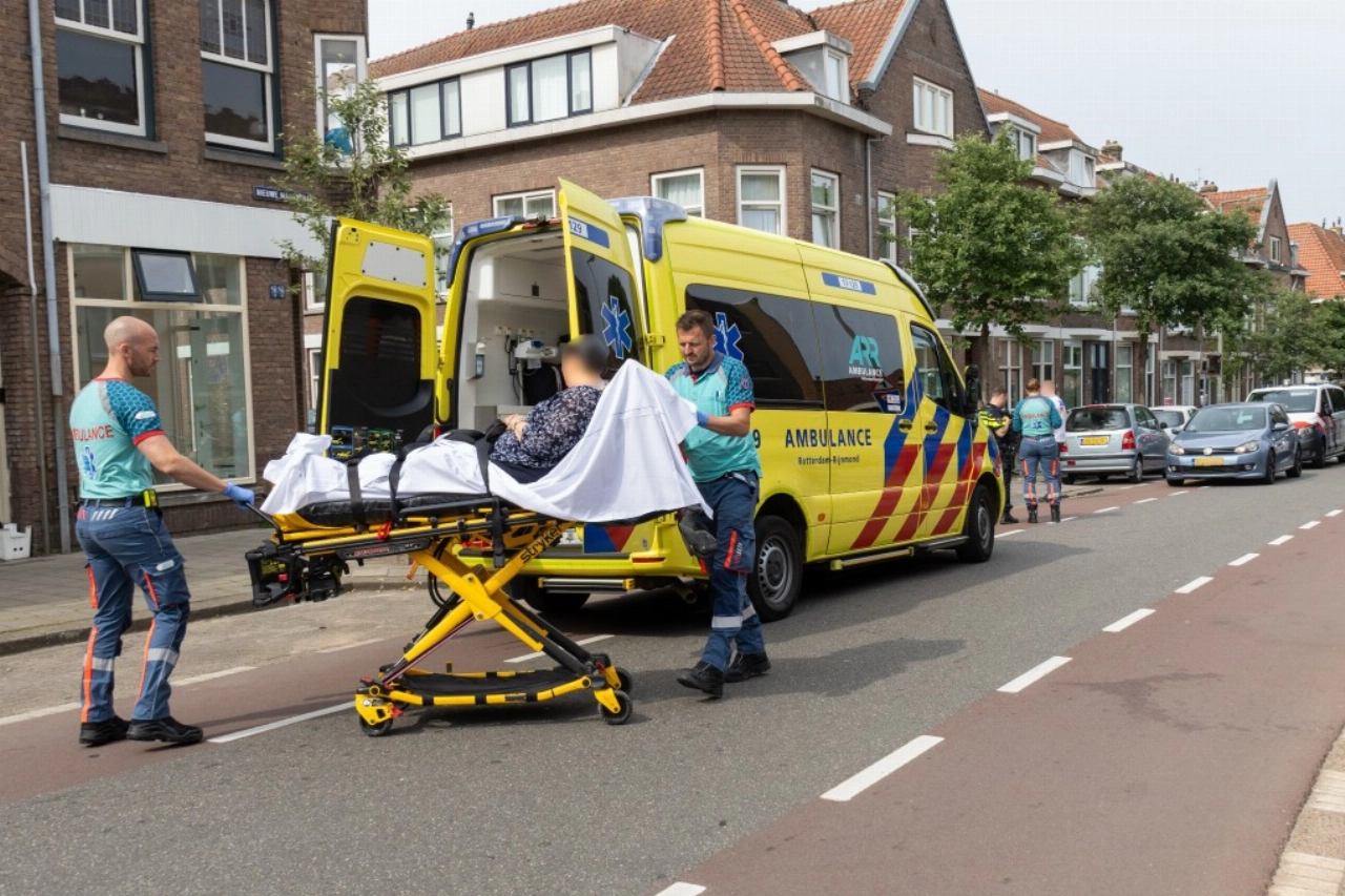 Vrouw gewond naar ziekenhuis na aanrijding in Gorzen