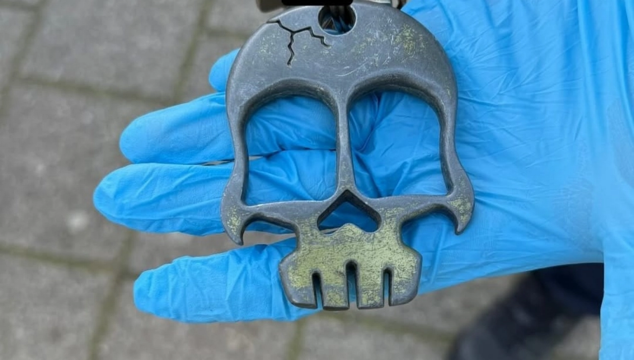 Boksbeugel aangetroffen en in beslag genomen