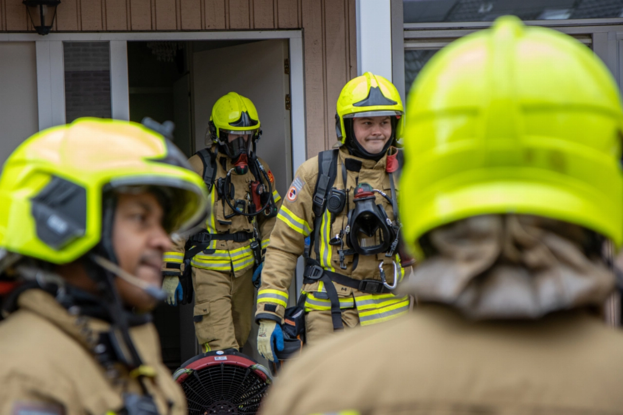 Bewoner in veiligheid na brand in oven