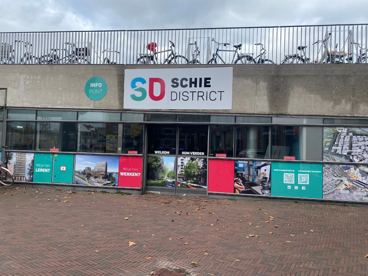 Infopunt over Schiedistrict in stationshal