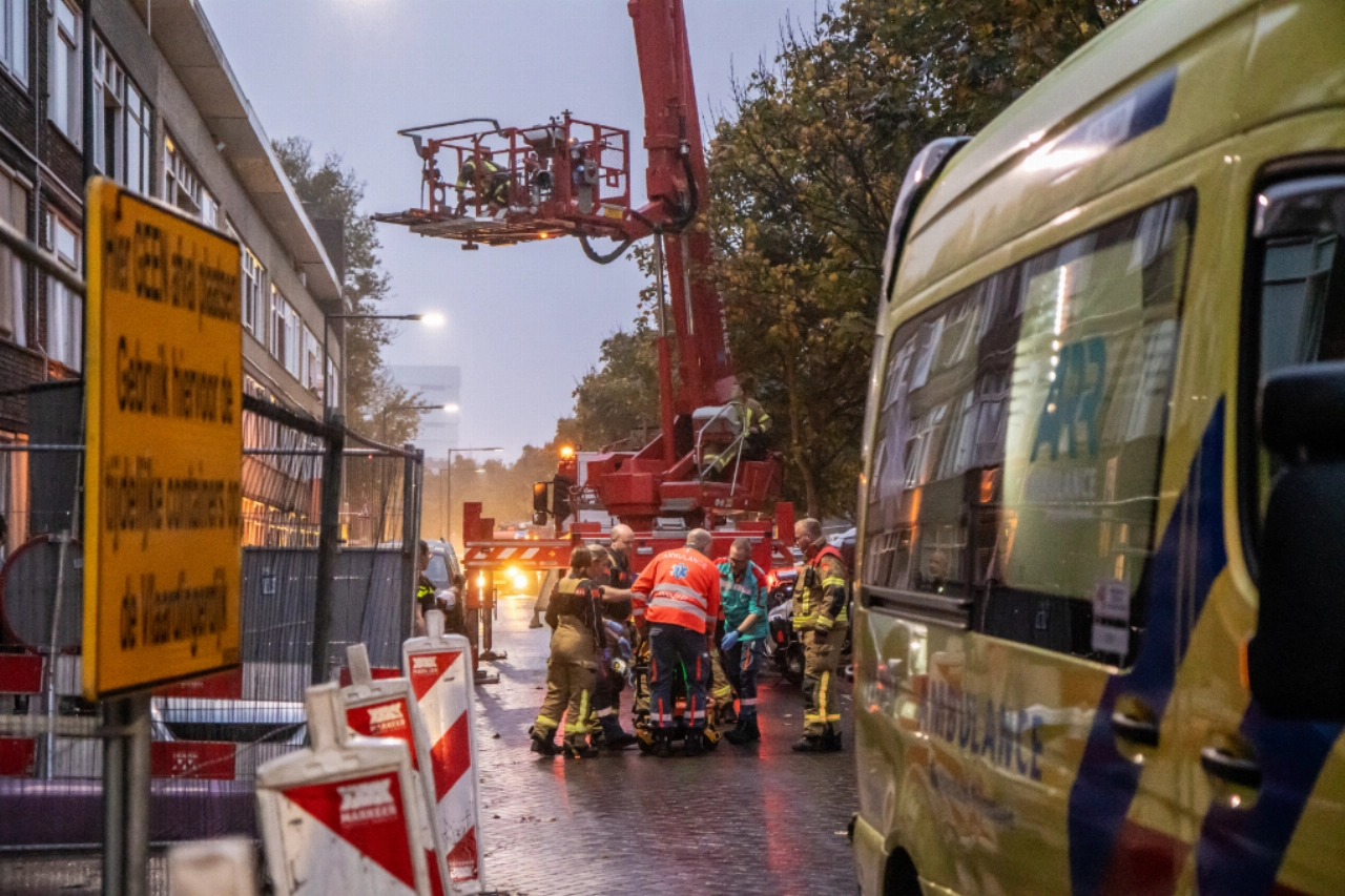 Hulpdiensten rukken uit voor medische noodsituatie in woning
