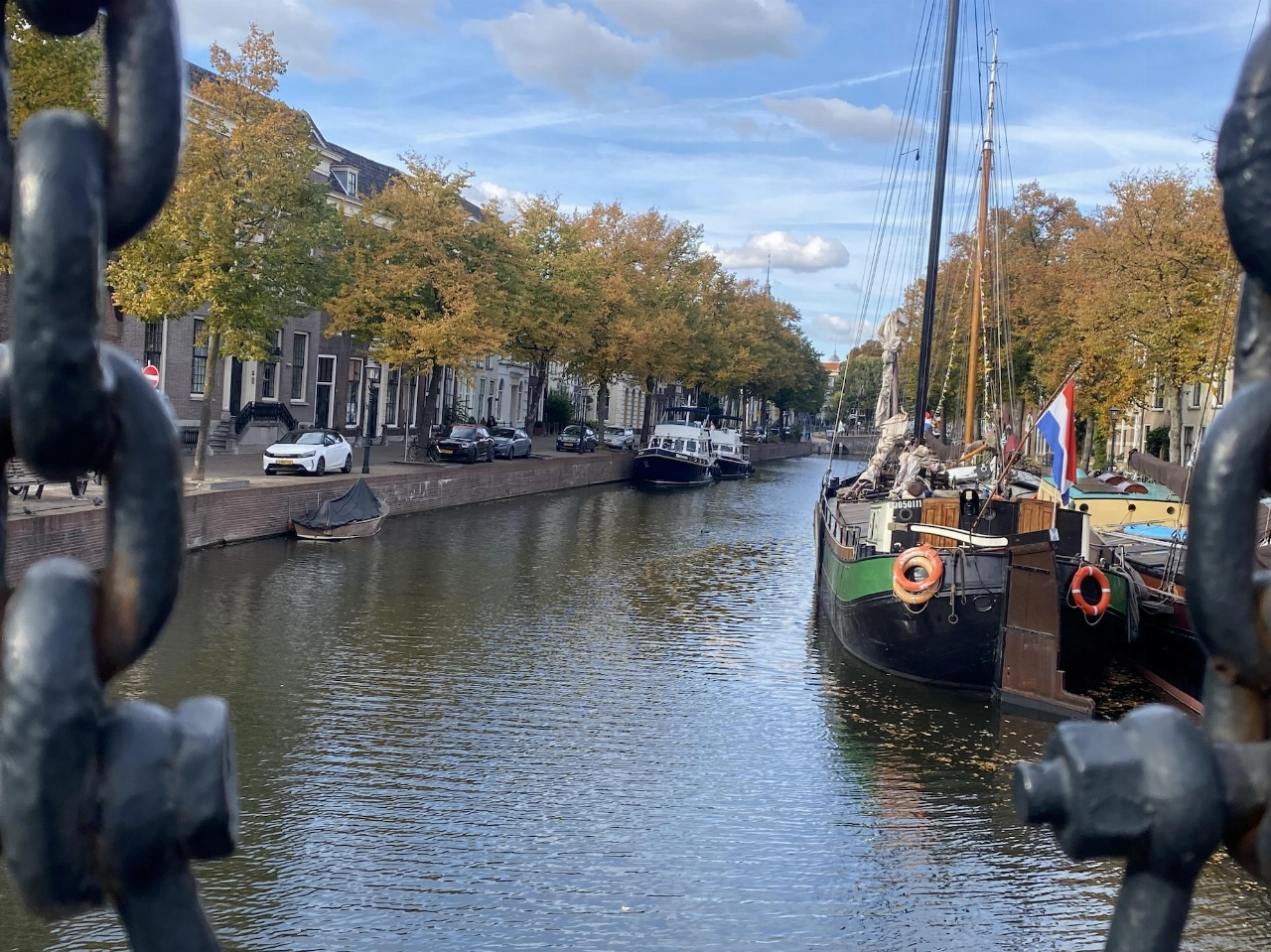 Brandersfeestbootjes aangemeerd