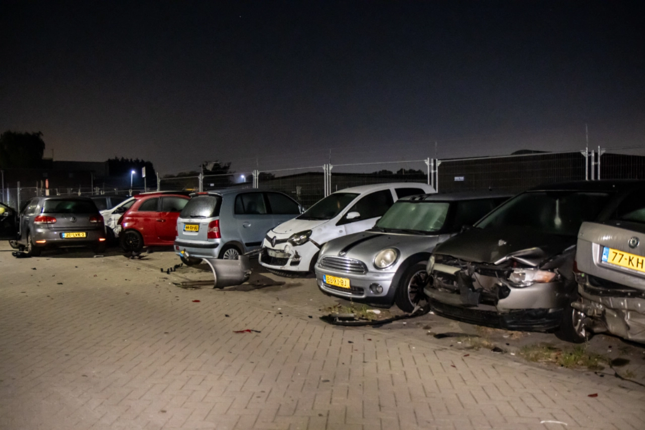 Negen auto's geramd door automobilist