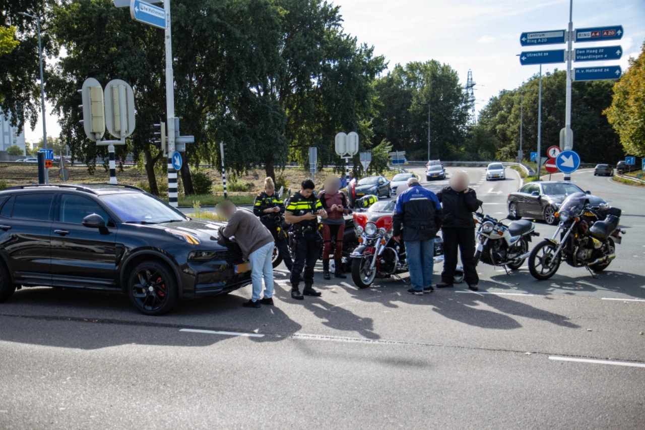 Motorrijder naar ziekenhuis na aanrijding