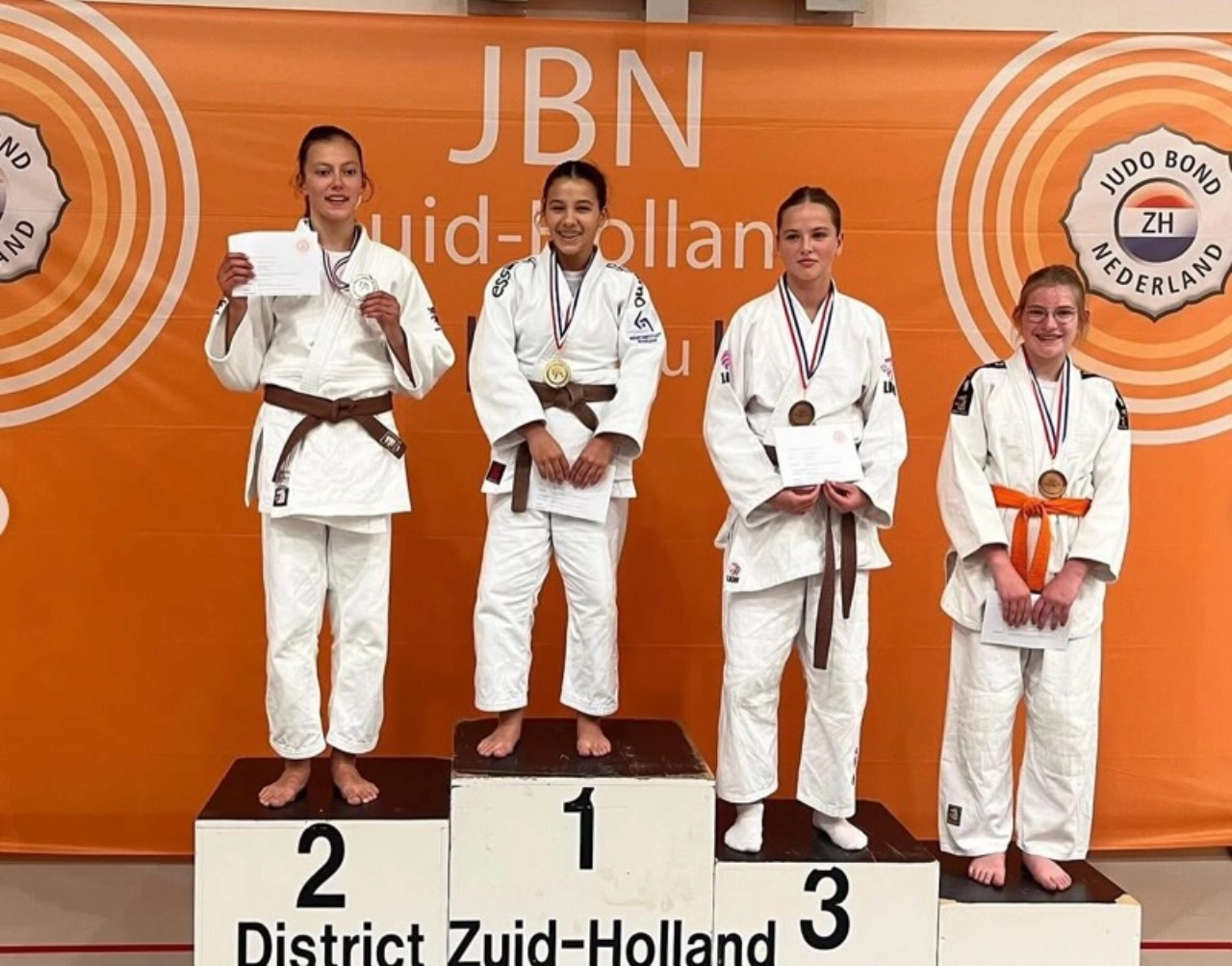 Twaalf Schiedamse judoka's naar NK -vijftien