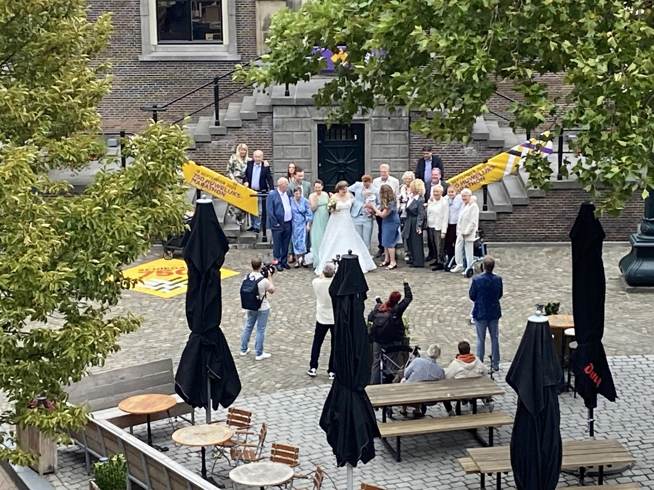 Huwelijksmarathon begint - onder wat somber gesternte