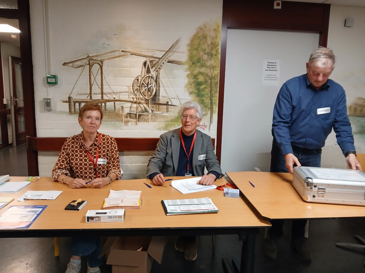 Vrijwilligers verkiezingsdag doneren aan Jeugdfonds