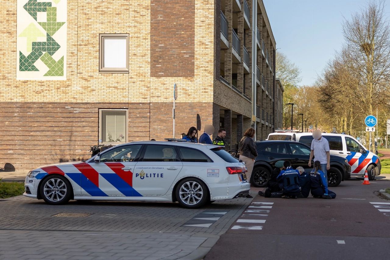 Fietser loopt hoofdwond op na aanrijding