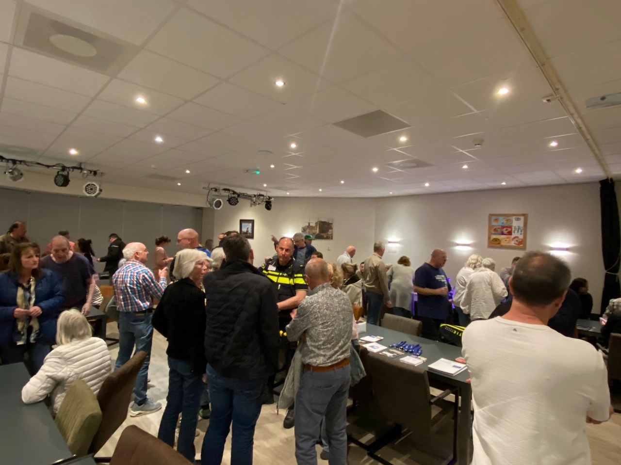 Drukbezochte informatieavond over veiligheid in west