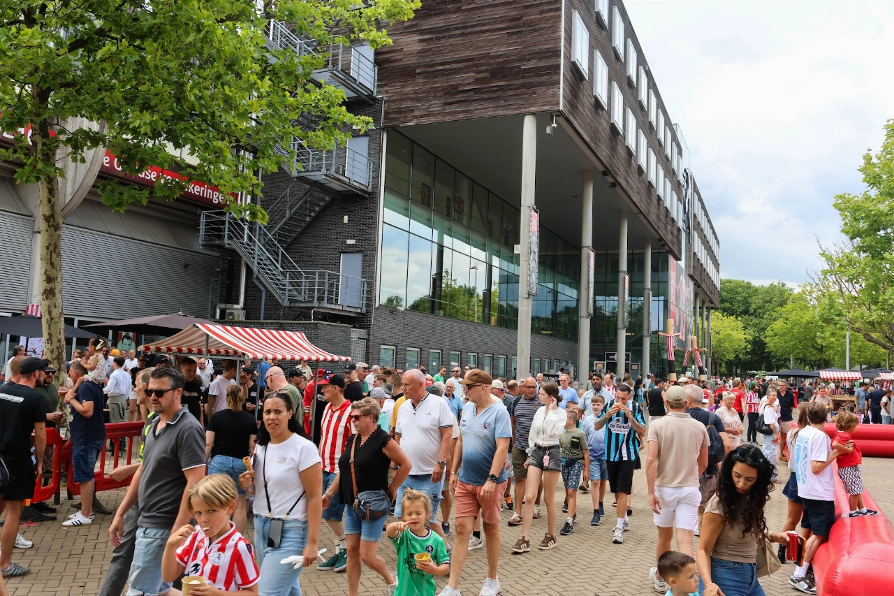 Sparta-fans lopen warm voor nieuw seizoen