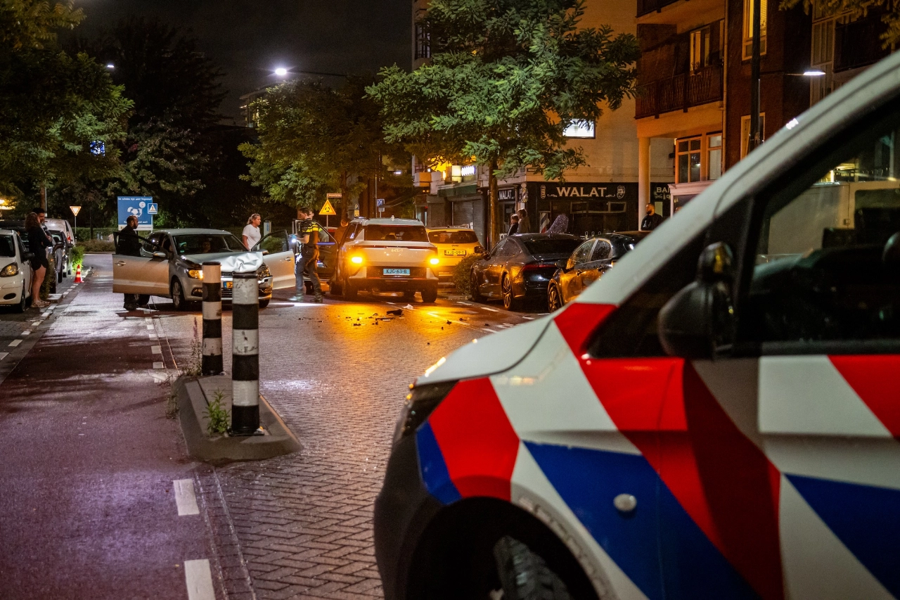 Frontale botsing zorgt voor stremming bus