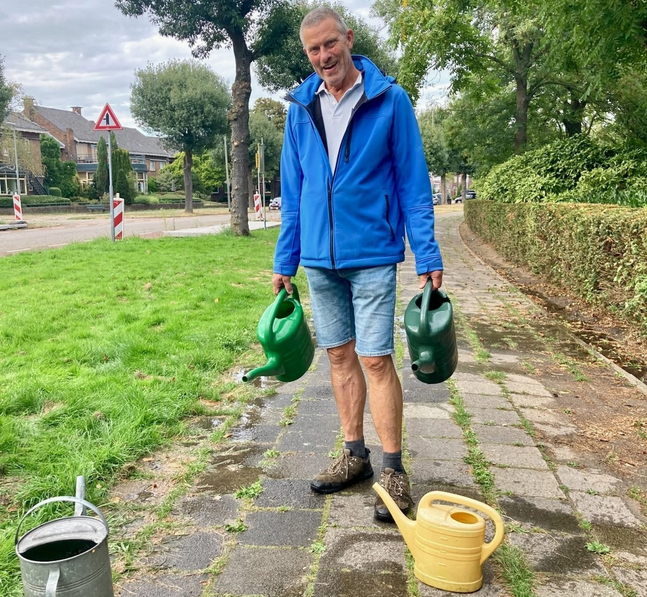 Bomenridders dragen water naar Julianapark