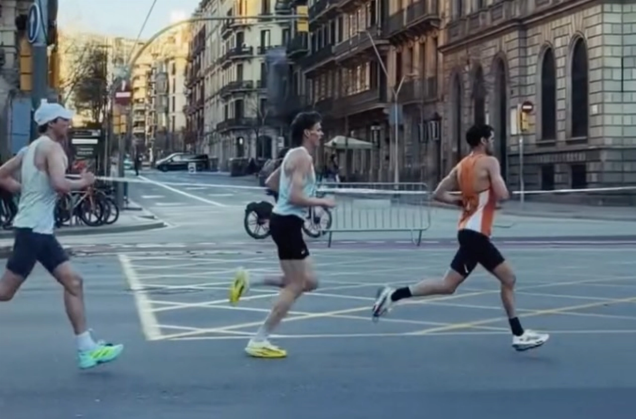 Emiel Berghout loopt pr op halve marathon