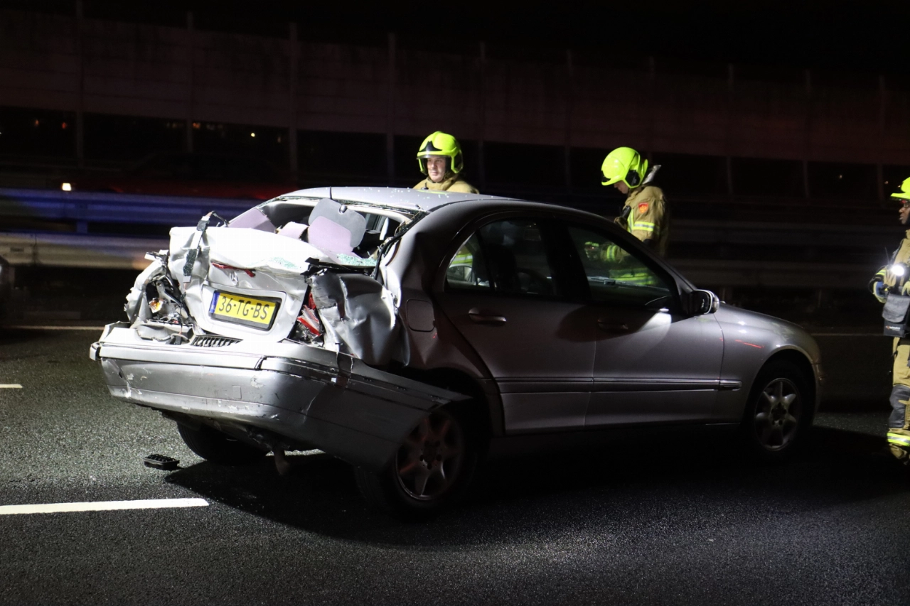 Gewonde na aanrijding auto-vrachtwagen op A20