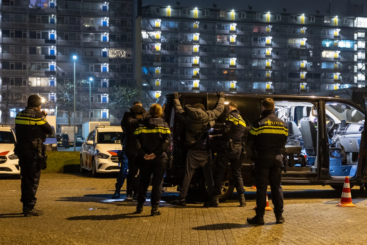 Controle met preventief fouilleren op Bachplein