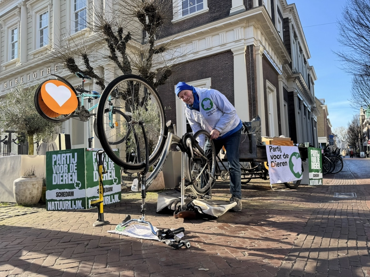 Liefde voor je fiets: PvdD verzorgt gratis fietsreparaties