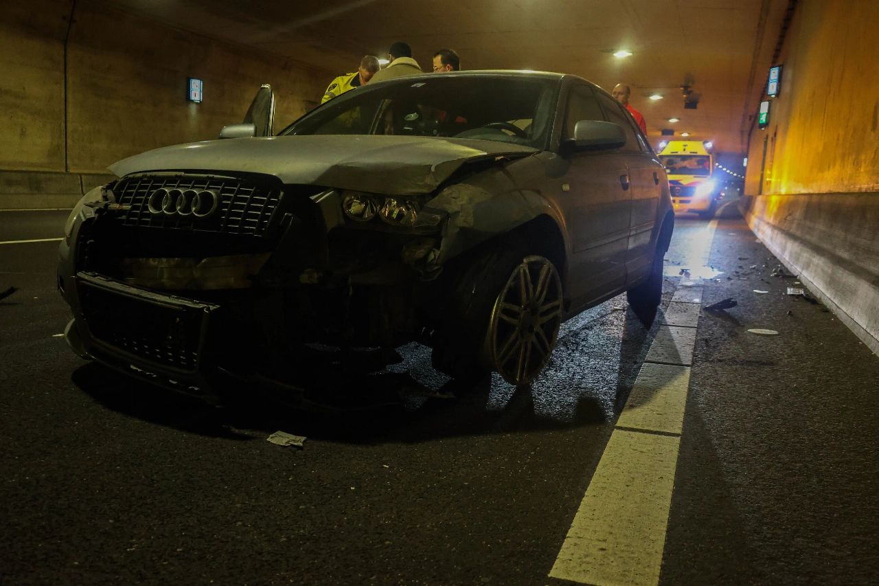 Auto crasht in Ketheltunnel