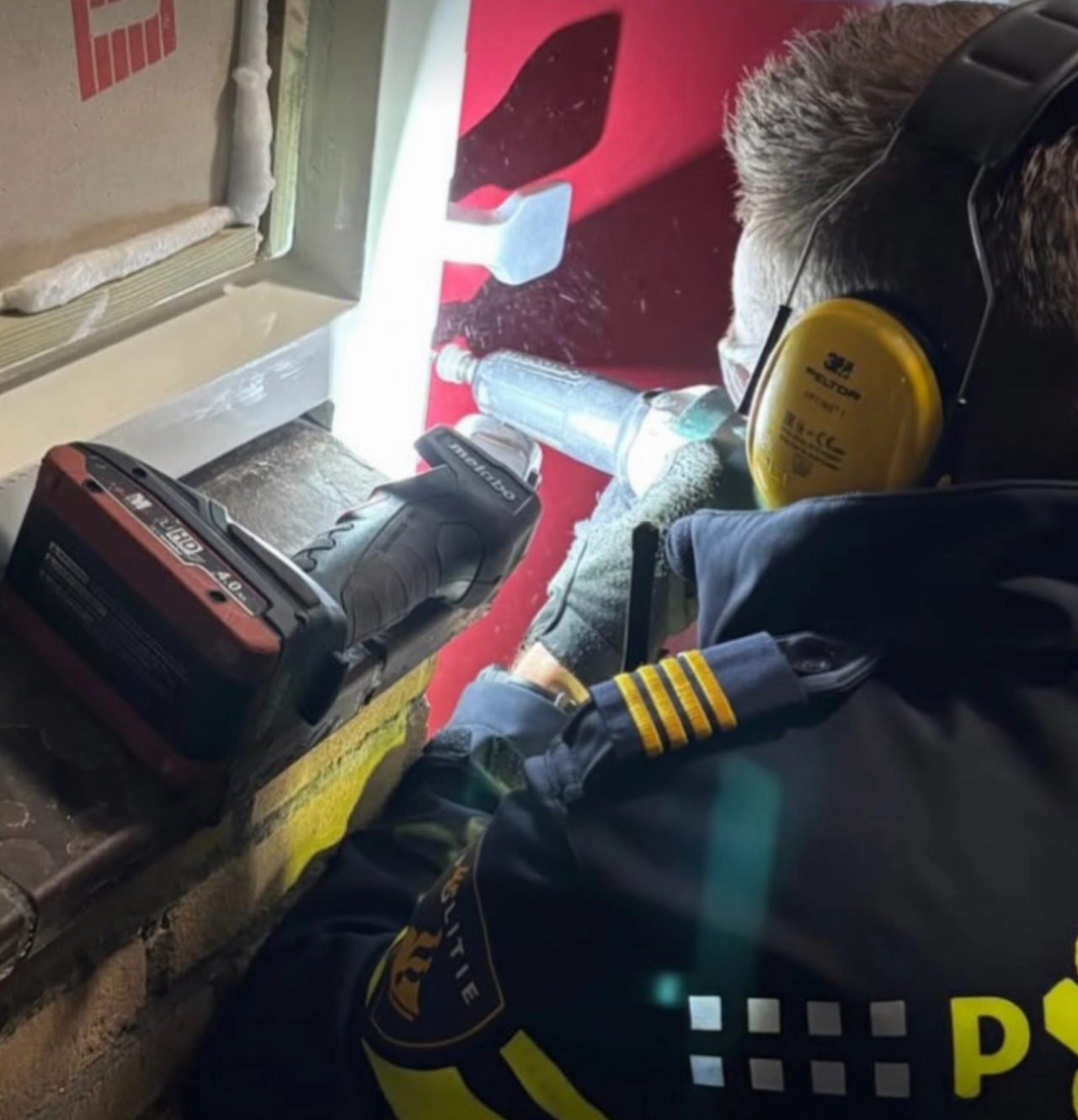 Politie doet dienst als slotenmaker