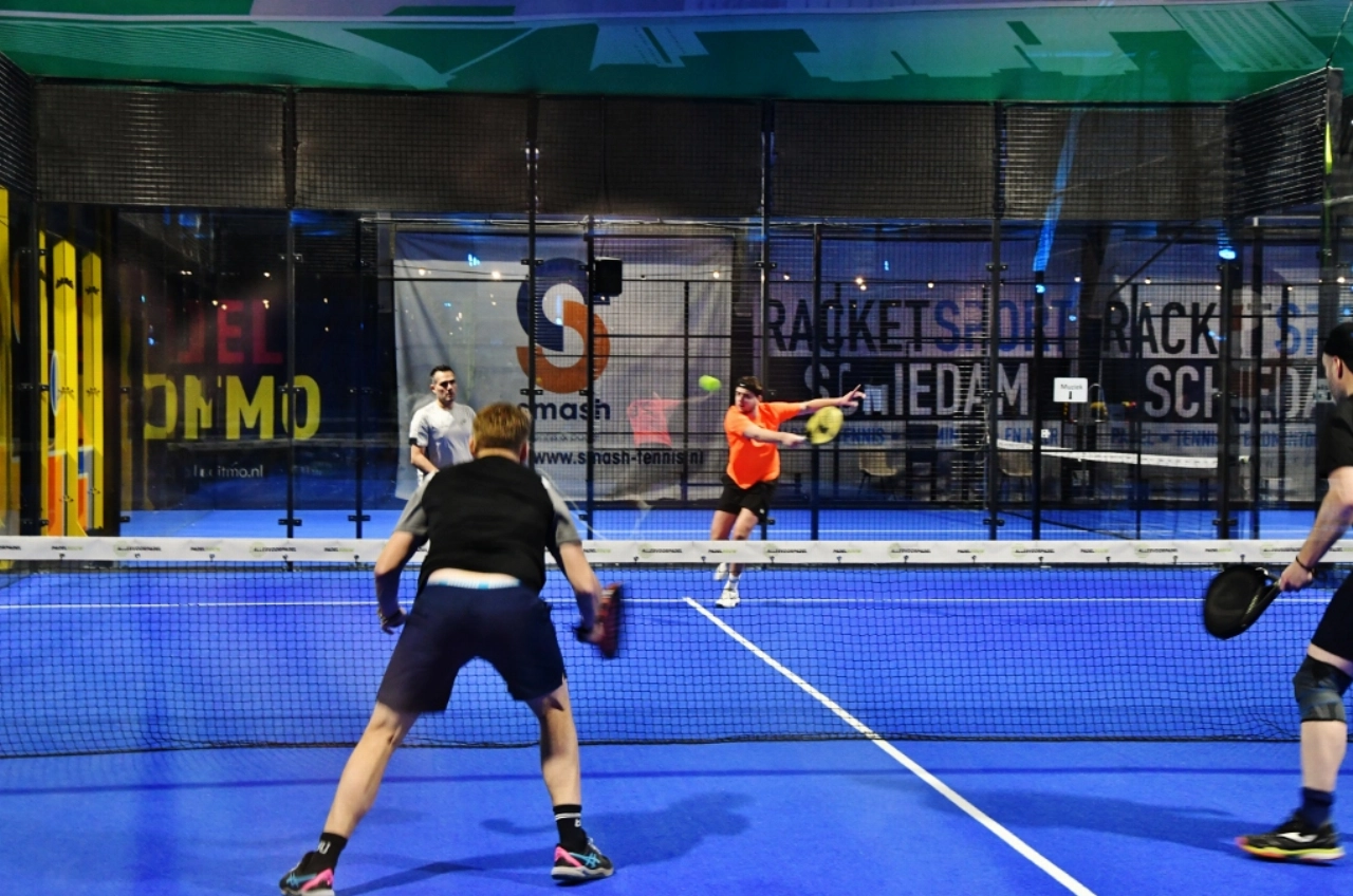 Honderden padelspelers voor toernooi naar Schiedam
