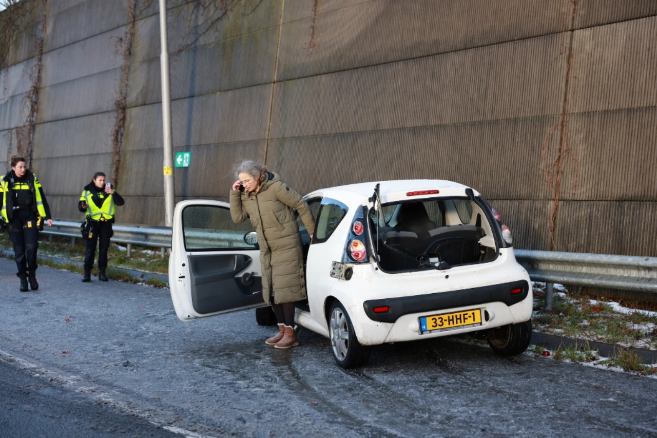 Gladheid zorgt voor gevaar op A20