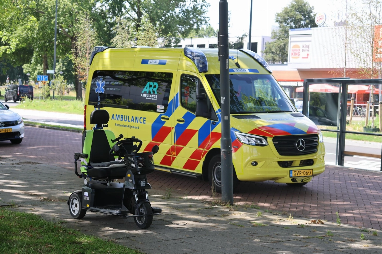 Scootmobielrijder komt ten val na aanrijding