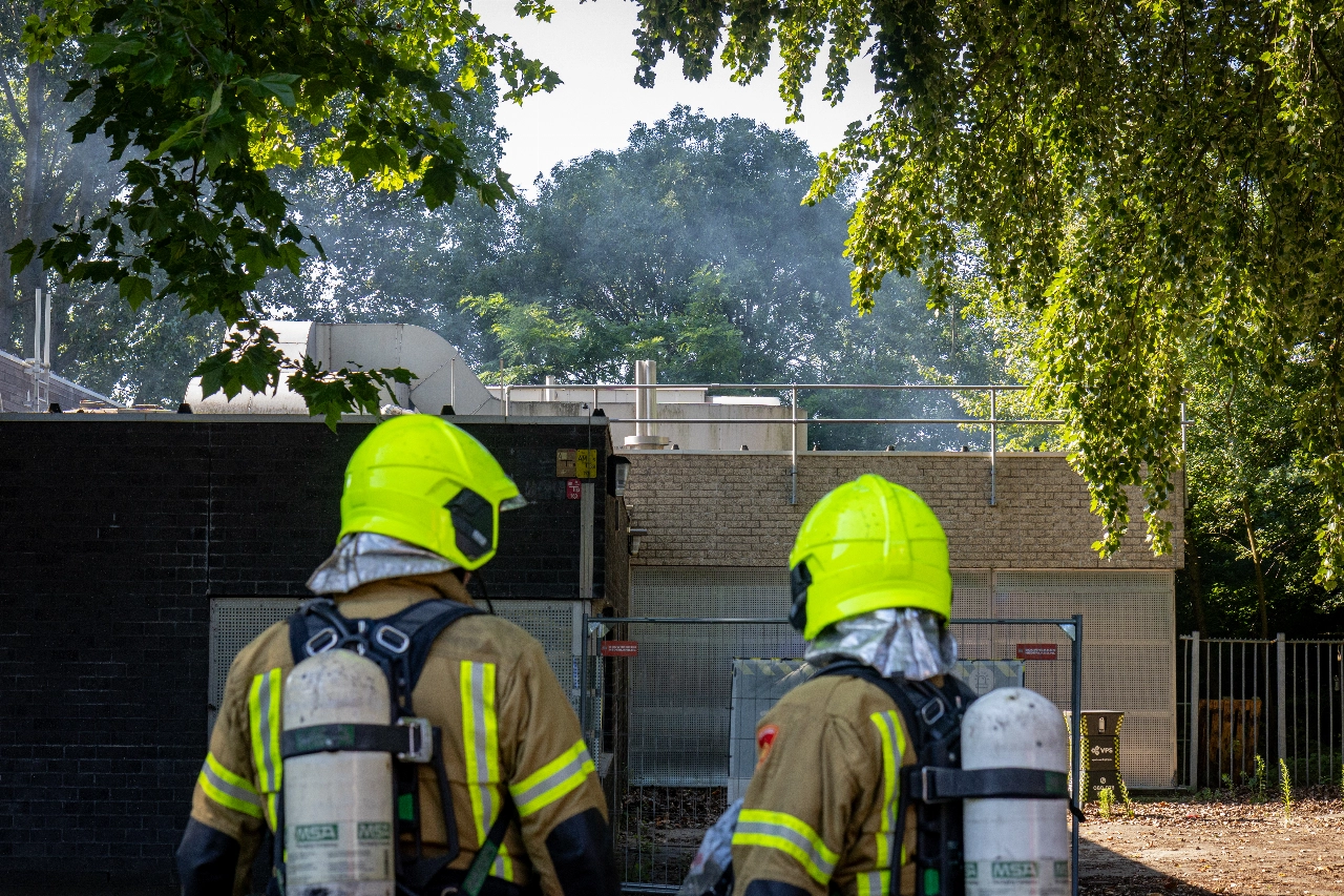 Brand in zwembad blijkt smeulende boomstronk
