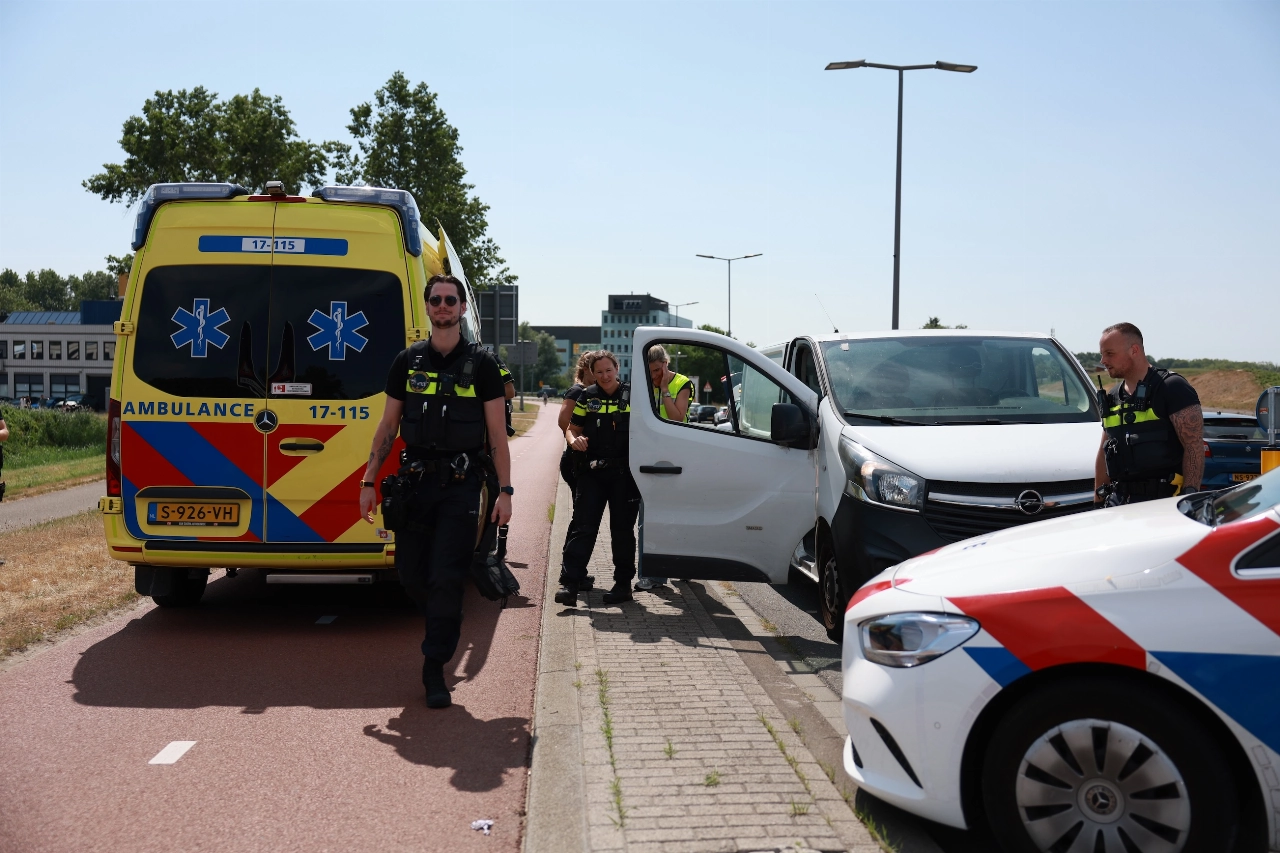 Weg naar vliegveld afgesloten na melding steekincident