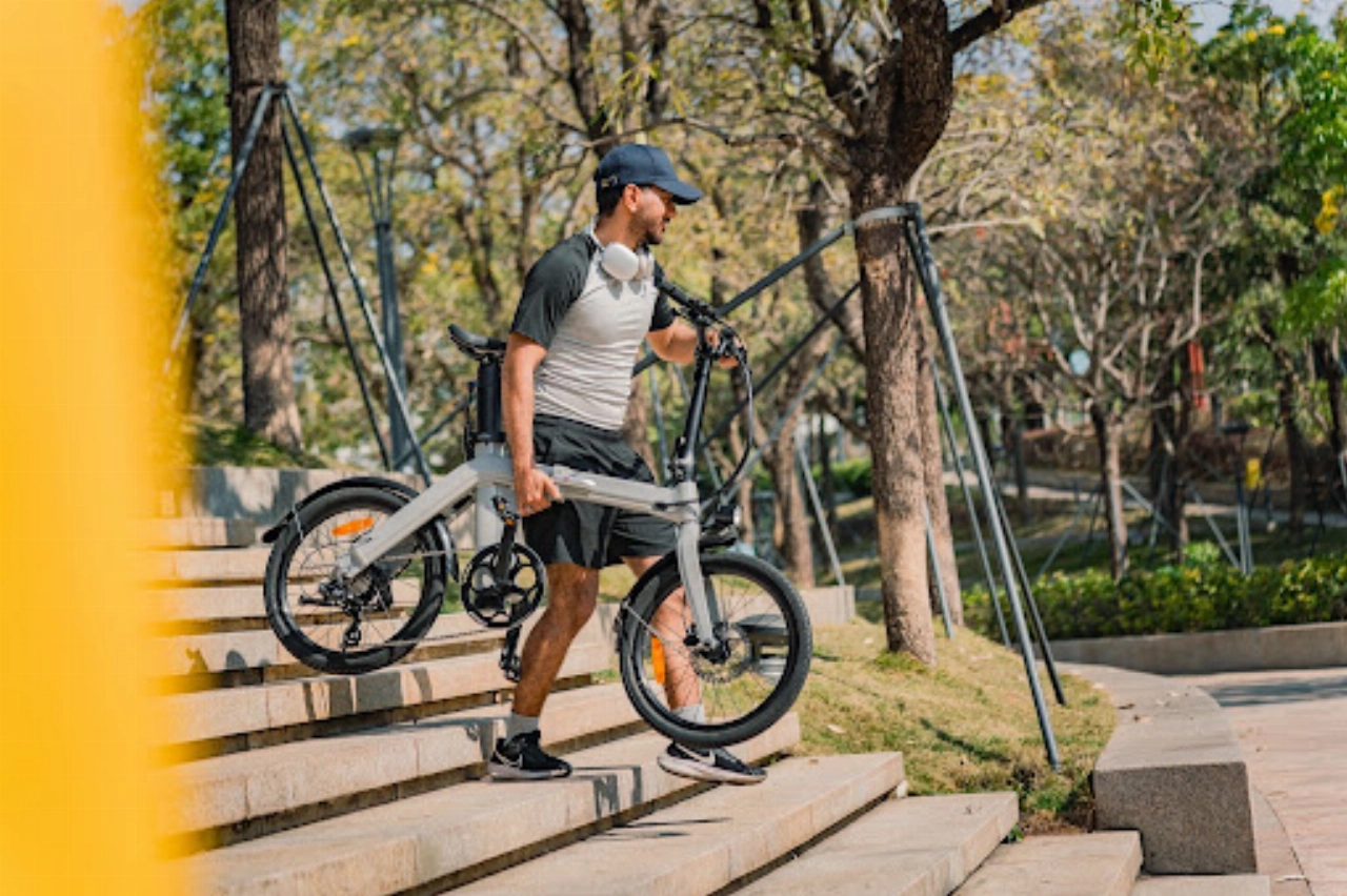 Waarom de kleine elektrische fiets steeds populairder wordt