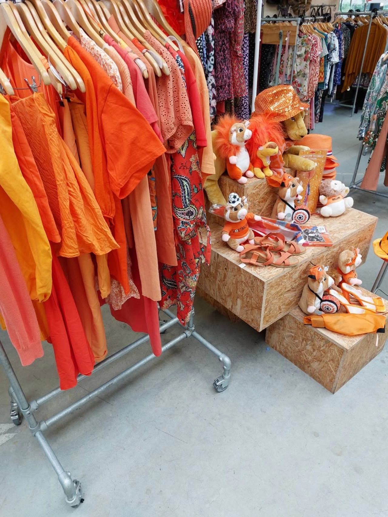 Koop je oranje-outfit bij Het Goed
