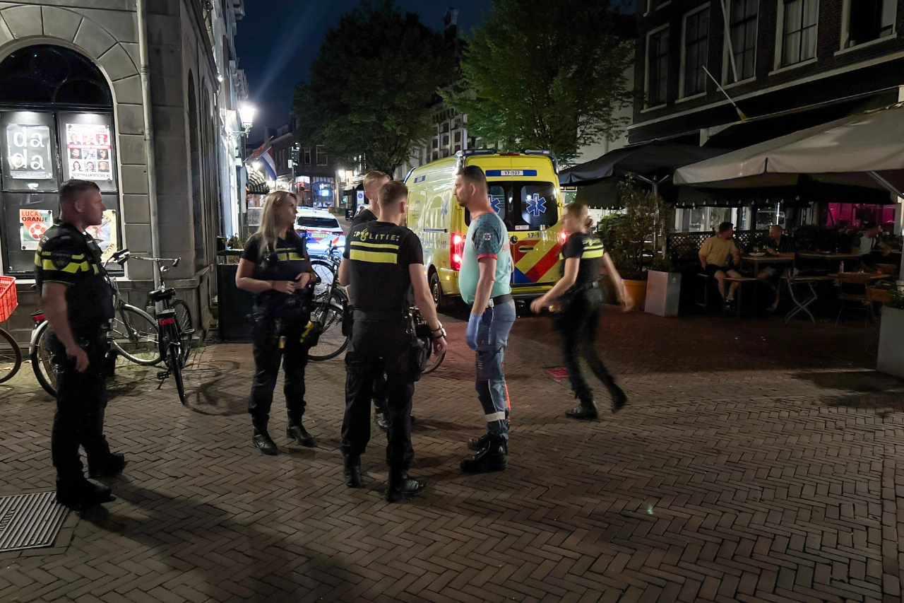 Man gewond na steekincident op Hoogstraat
