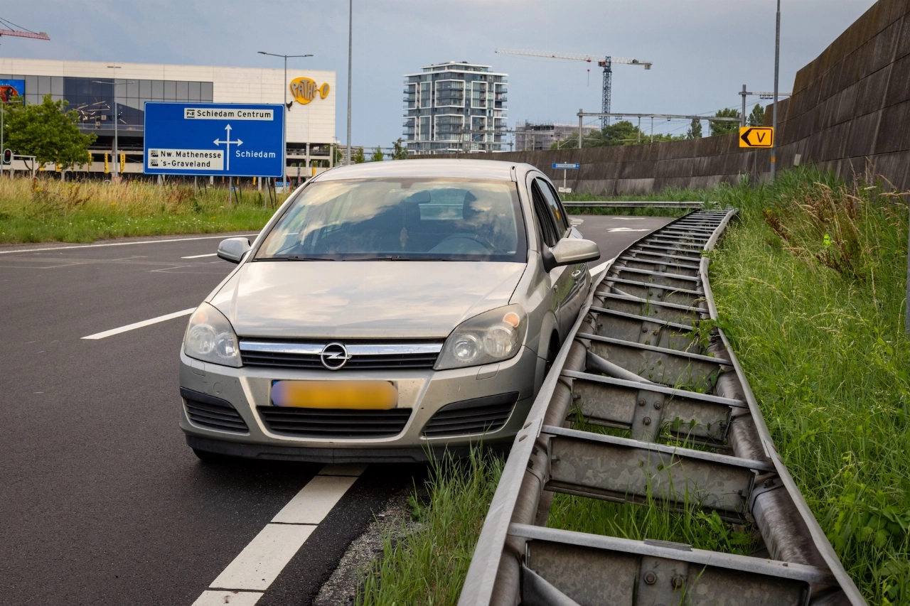 Auto achterstevoren op afrit snelweg