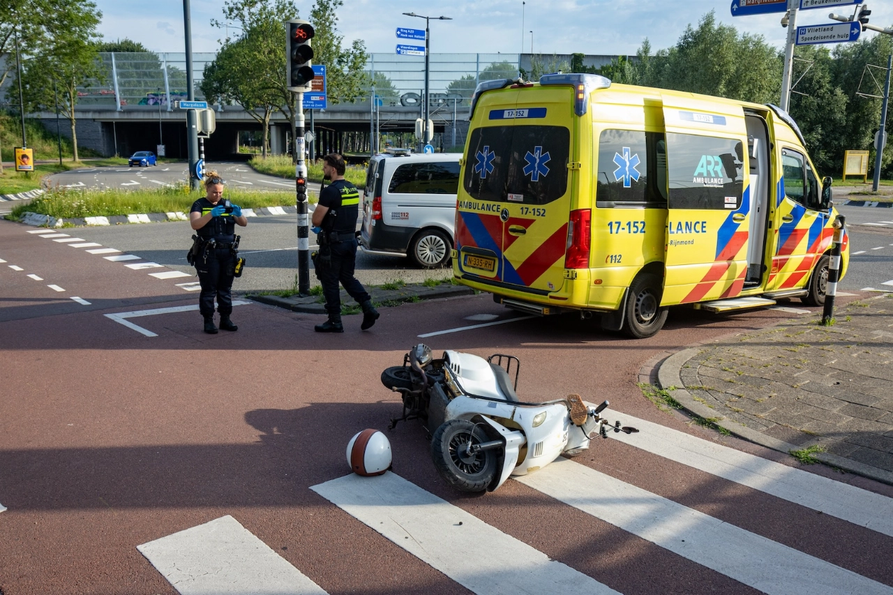 Dronken scooterrijder gewond na val
