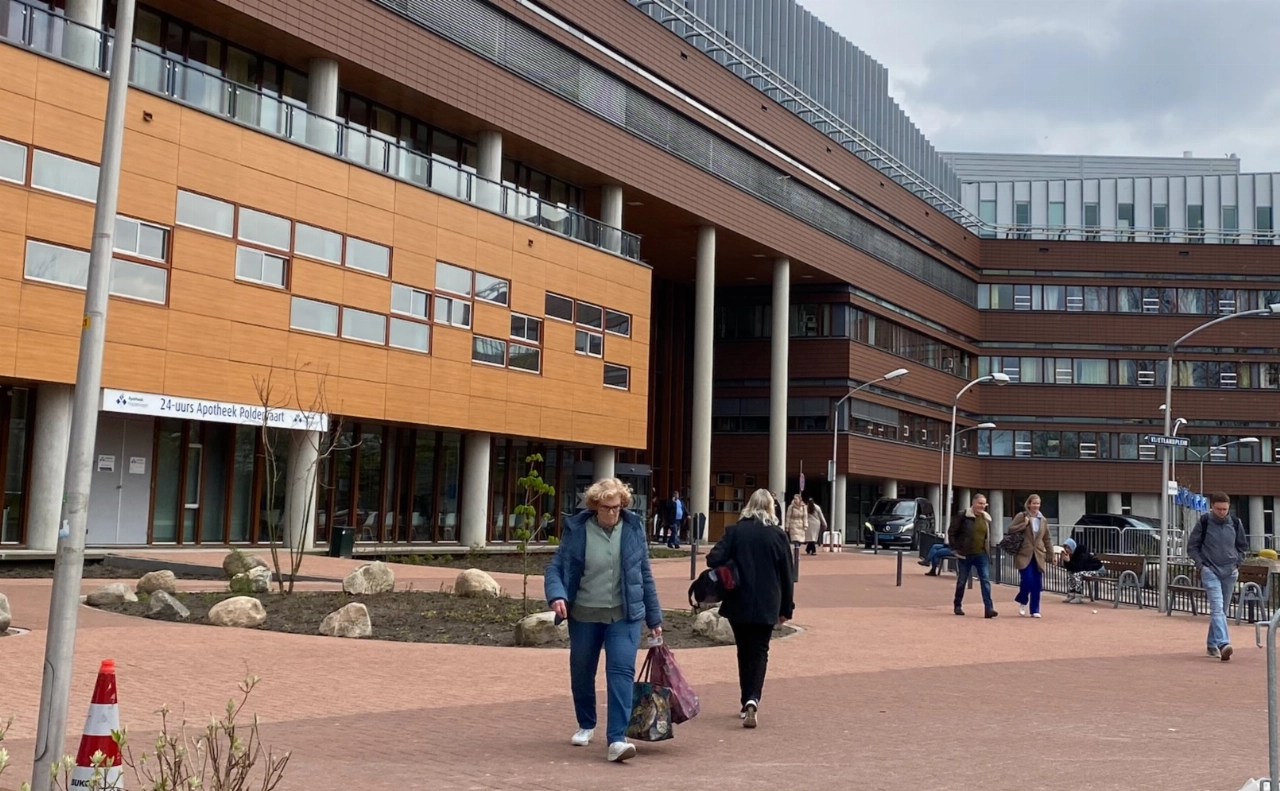 Franciscus neemt apotheek Poldervaart over