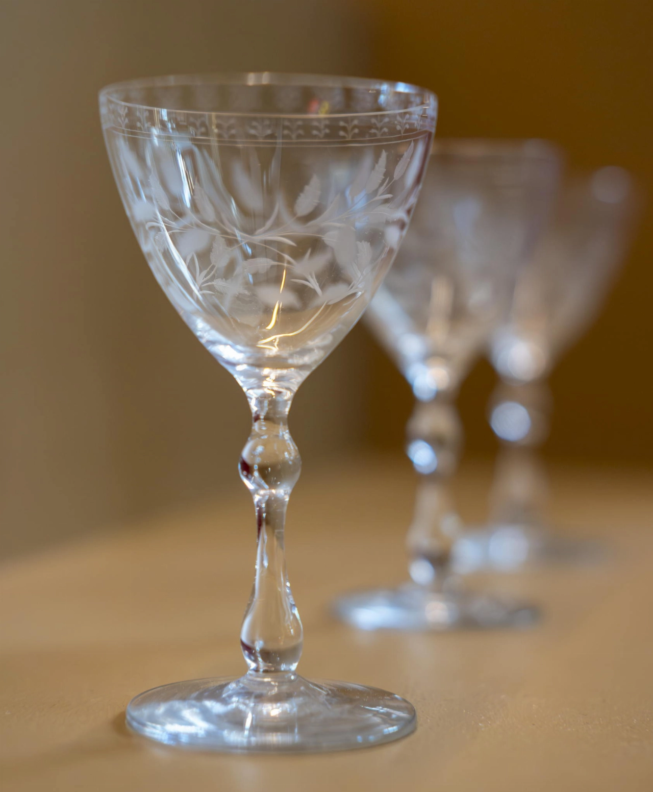 Museum krijgt 19e eeuws glasservies van familie Rijnbende