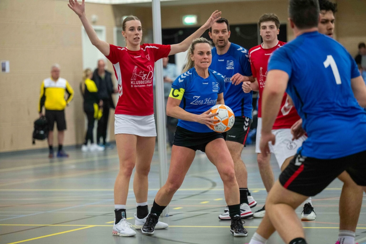 Nexus gelijk tegen koploper