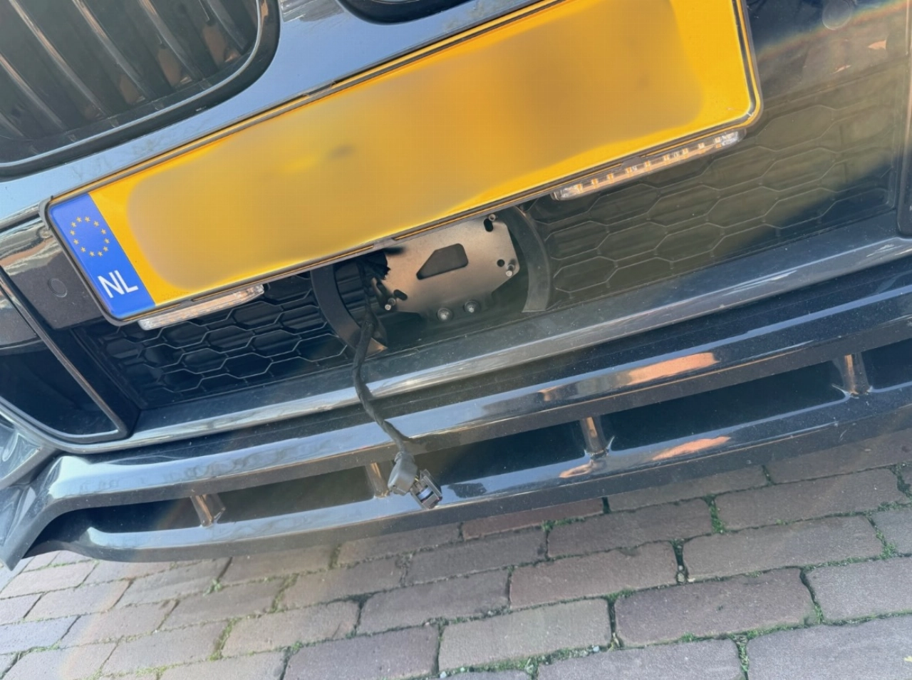 Opnieuw slaat dief toe en jat auto-onderdelen