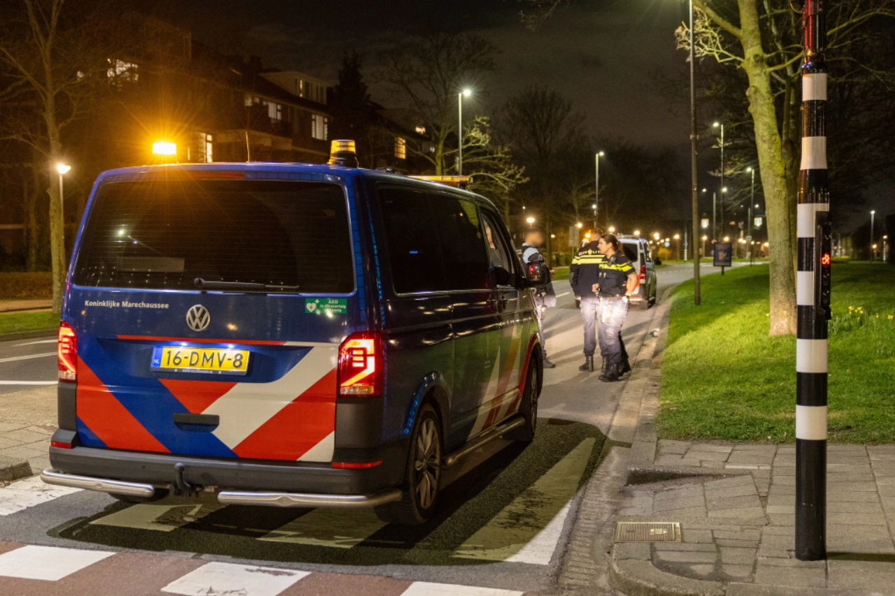 Lachgascilinder tijdens achtervolging uit auto gegooid