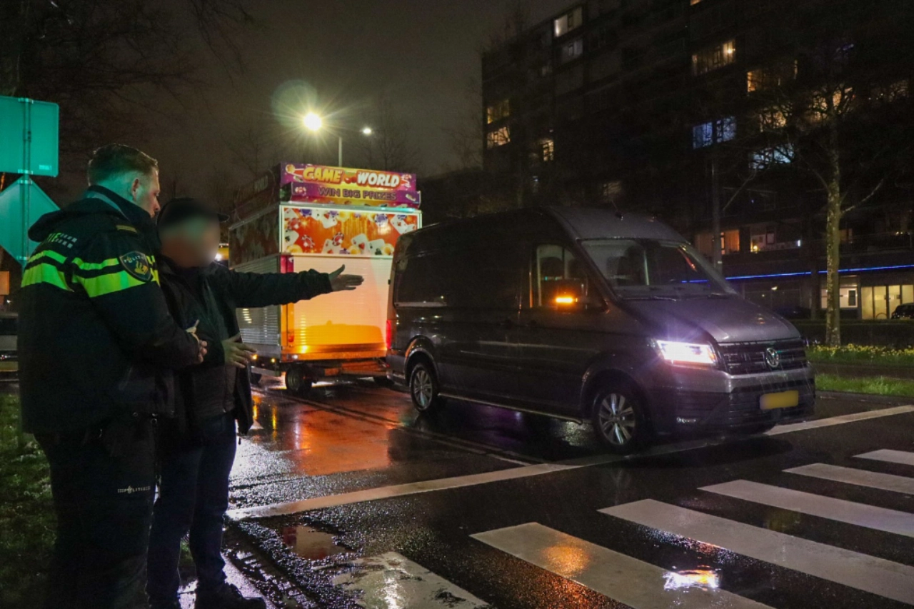 Voetganger aangereden door bestelbus met kermisattractie