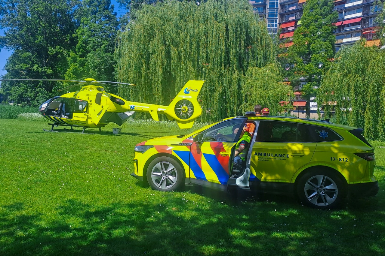 Traumahelikopter landt aan Smetanalaan voor spoedtransport