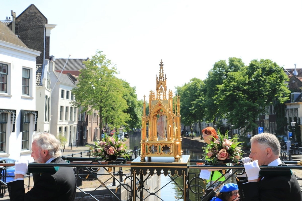 Liduinaprocessie terug van weggeweest
