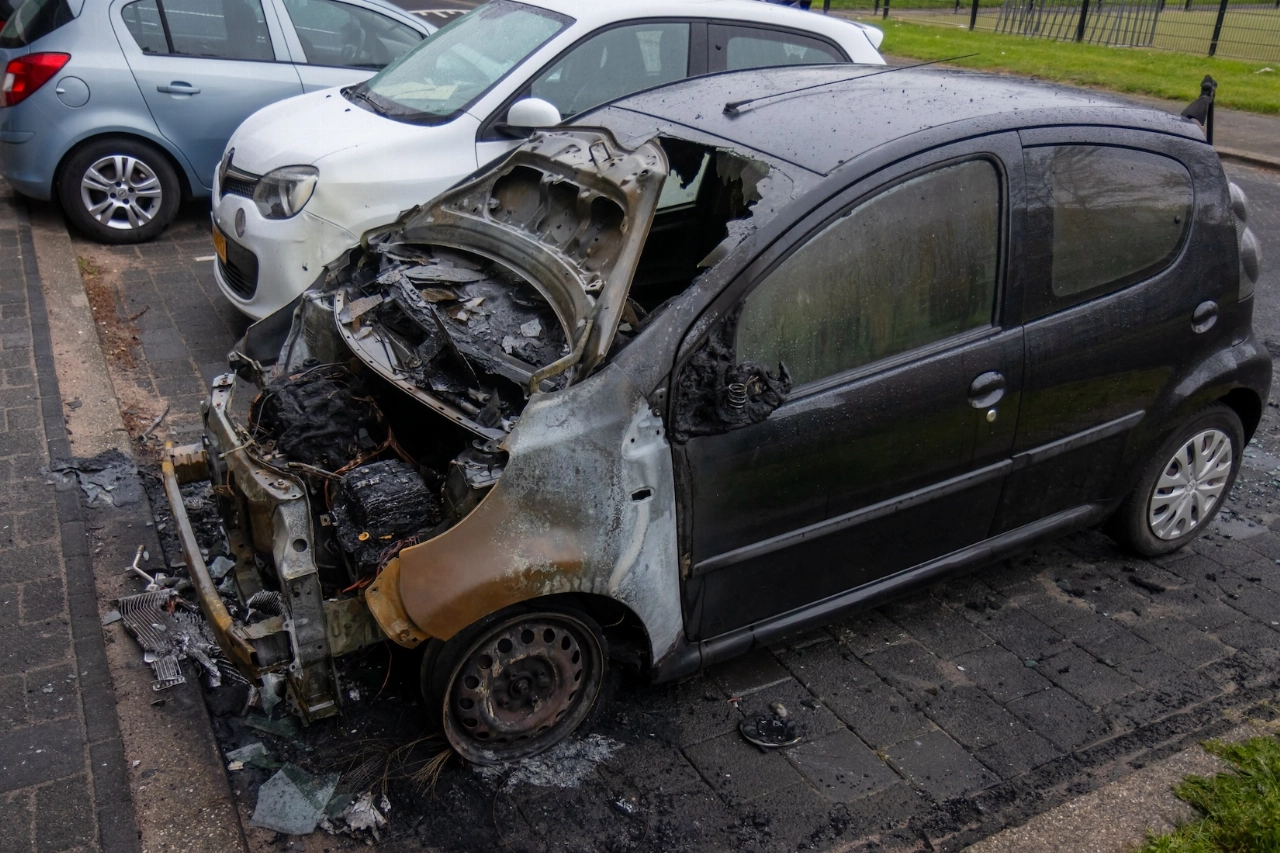 Geparkeerde auto uitgebrand in Groenoord