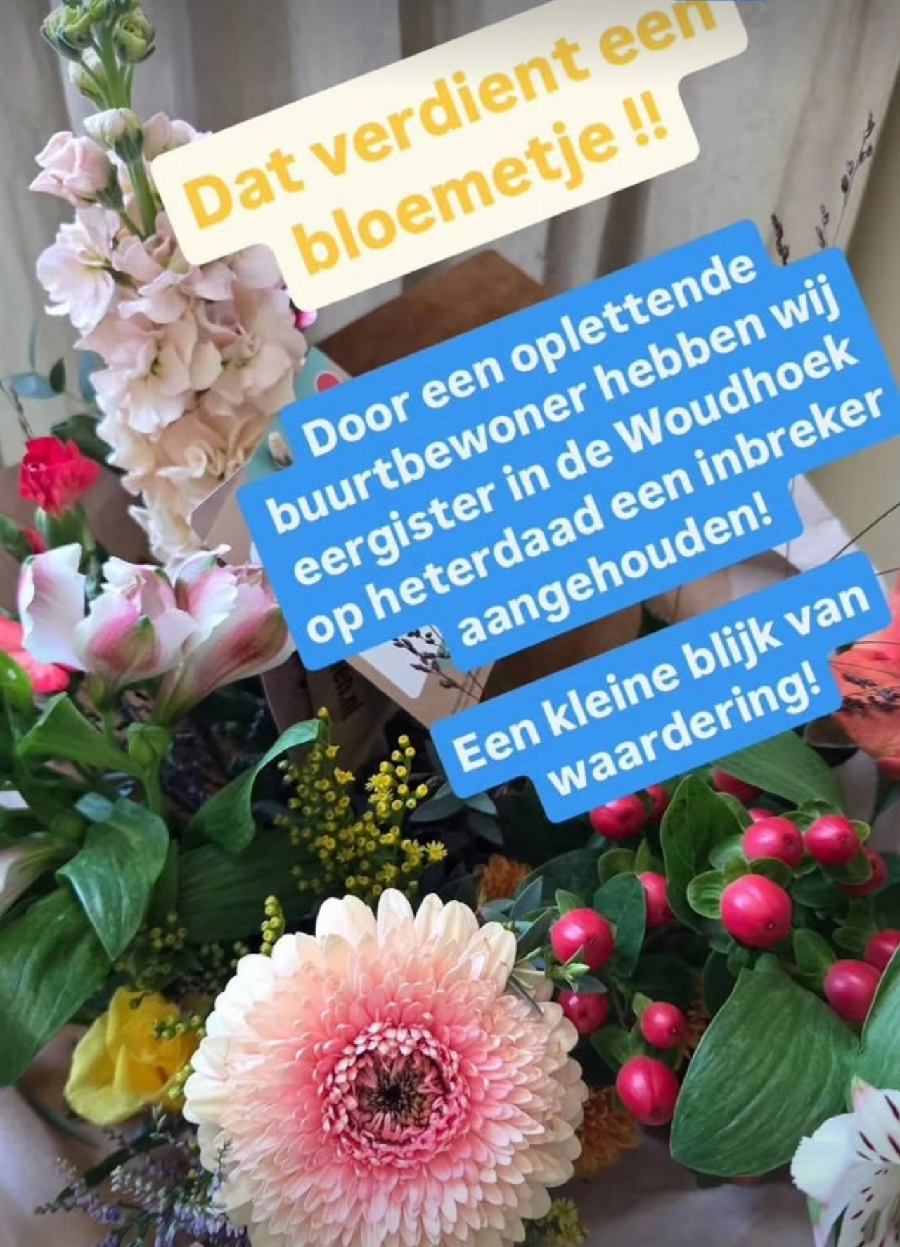 Bloemetje als dank van de politie