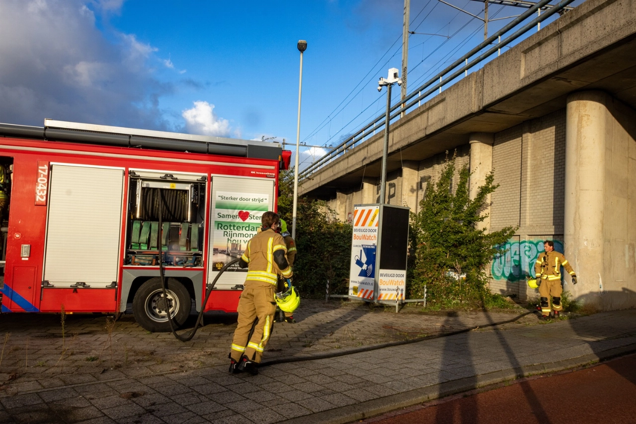 Geen treinen tussen Delft en Rotterdam na brandstichting bij Schiedam