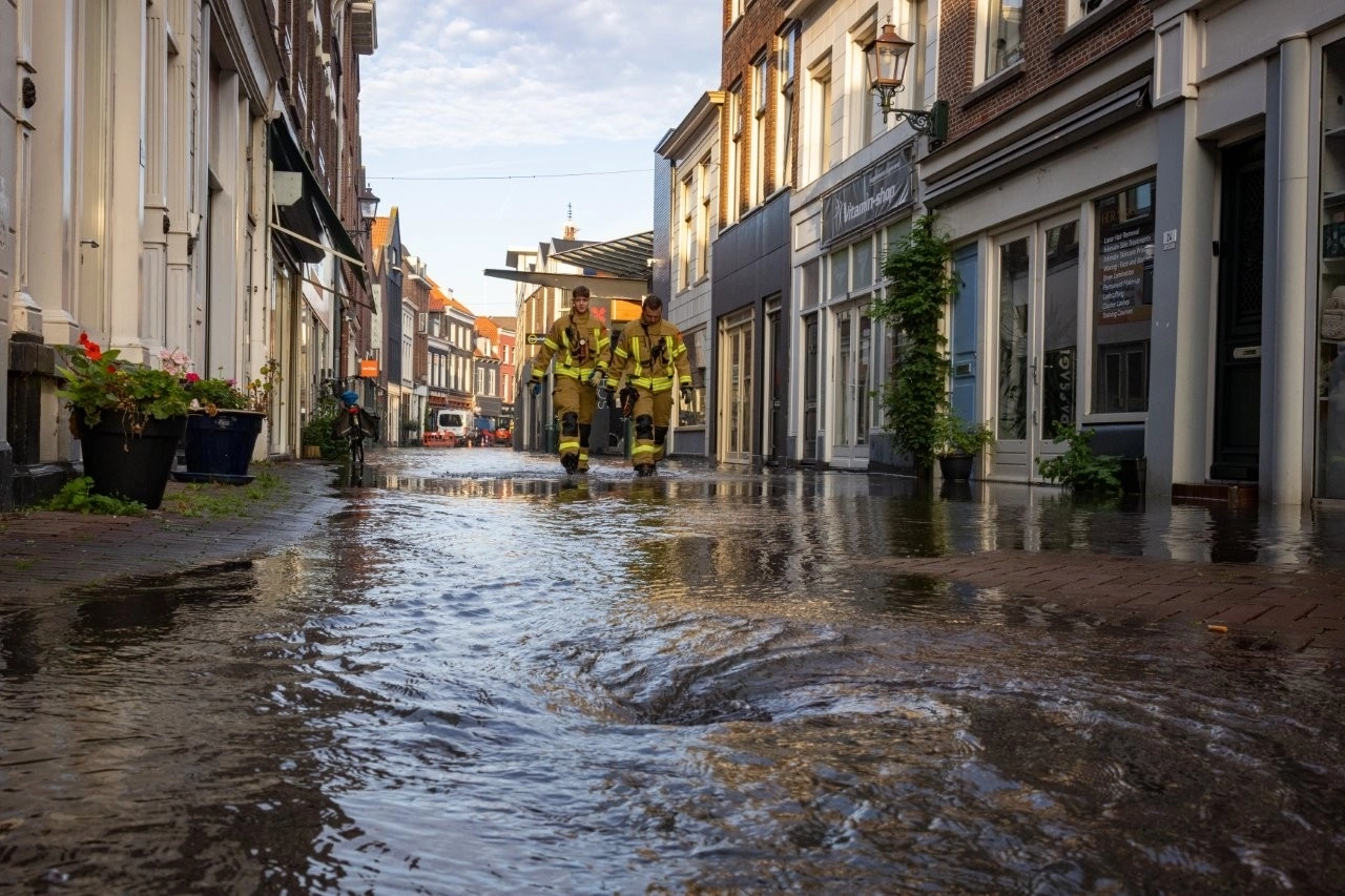 VVD wil helderheid over schade wateroverlast Hoogstraat