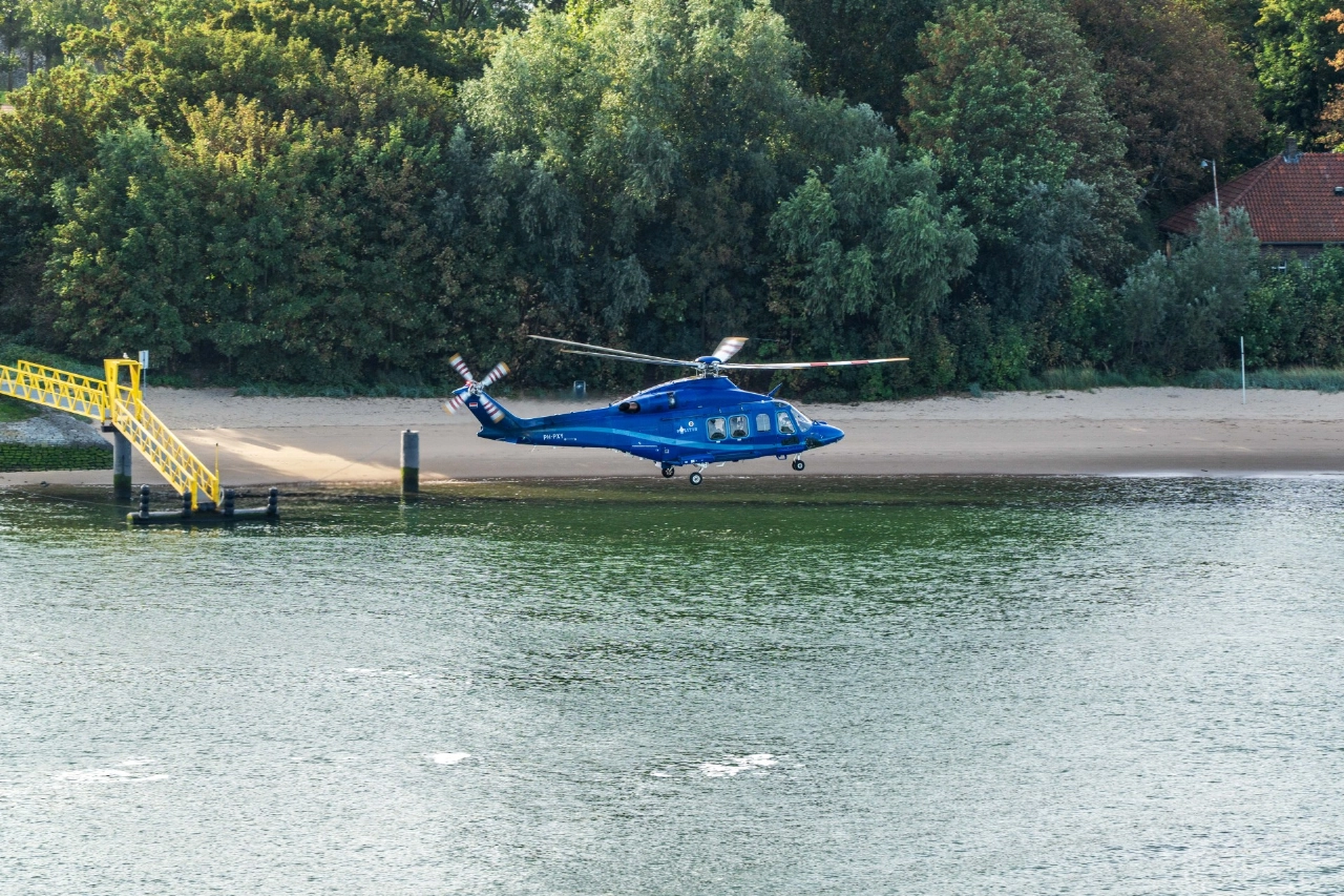 Politie-oefening op Nieuwe Maas