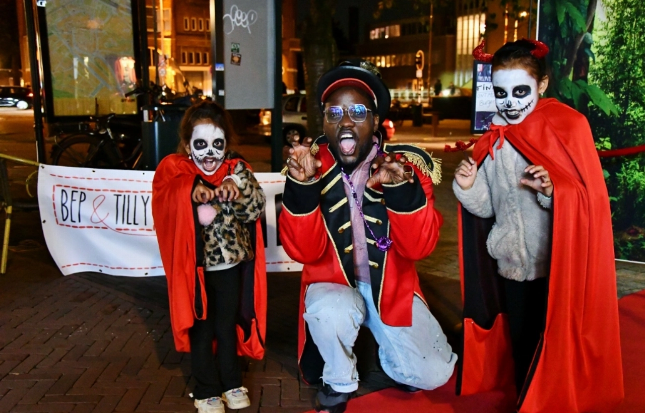 Halloween Griezeltocht neemt Schiedam mee door de tijd