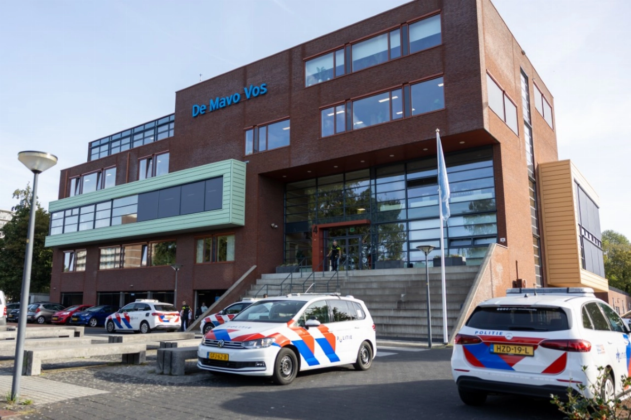 Jongen (17) uit Schiedam aangehouden om bedreigen Mavo Vos