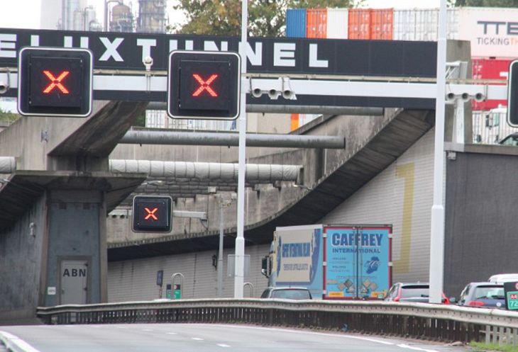 Tunnelbuis Beneluxtunnel dicht voor werk